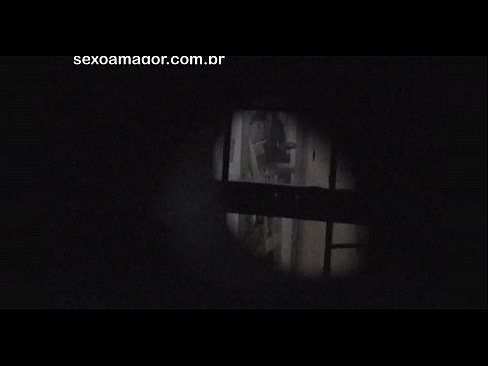❤️ Lourinho é filmado secretamente por um voyeur de bairro escondido atrás de tijolos ocos ️❌ Porno doméstico em pt.assistentai.ru