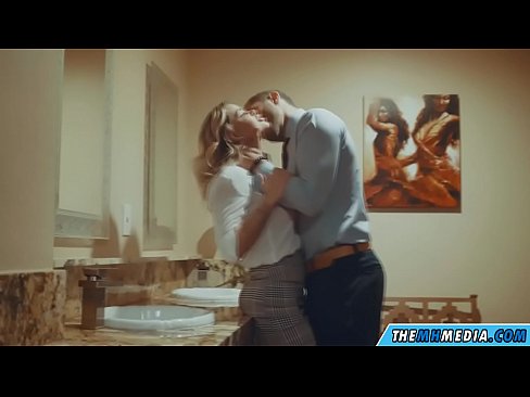 ❤️ Quando uma loira peituda o seduz numa casa de banho pública ️❌ Porno doméstico em pt.assistentai.ru